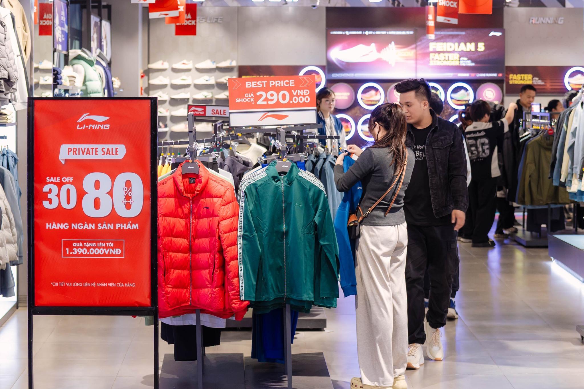 Nhộn nhịp săn deal giảm giá mùa Black Friday