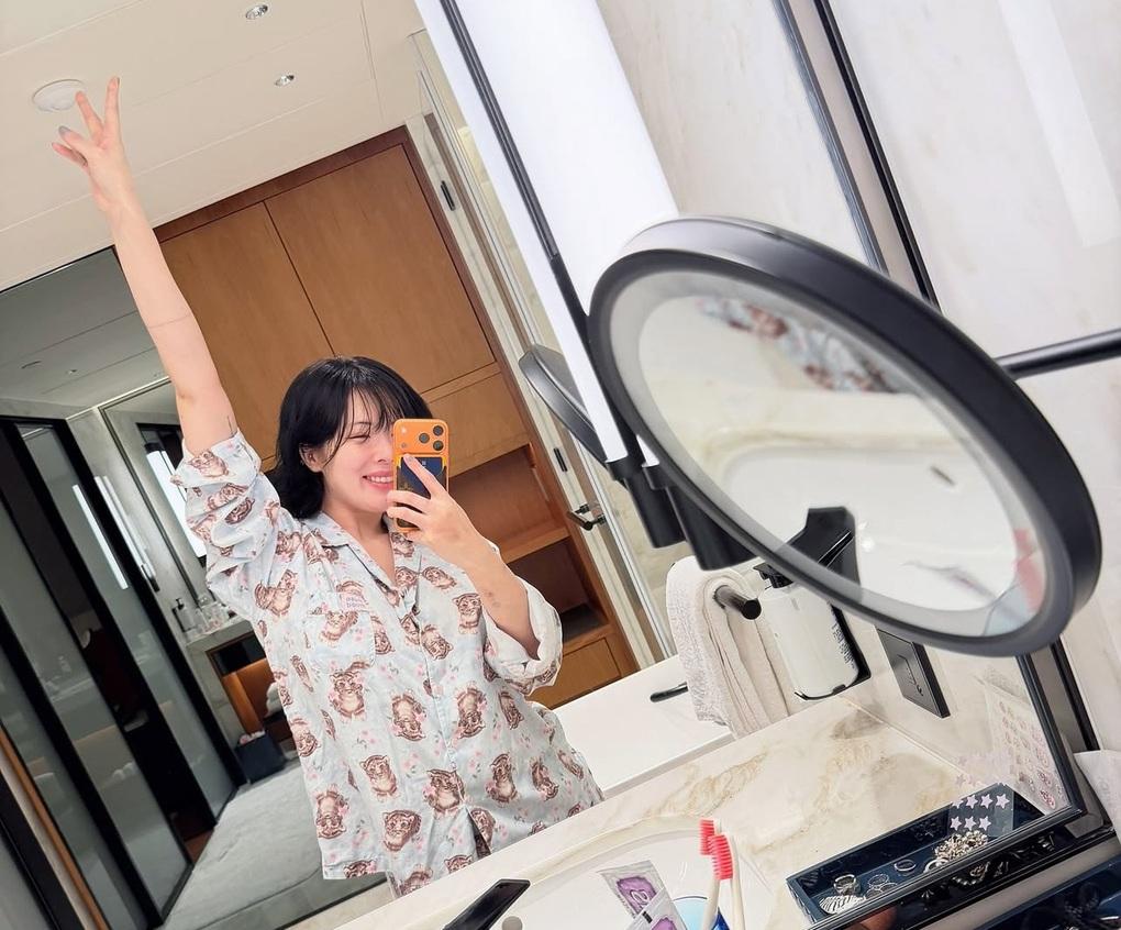 Nữ ca sĩ Hàn ngất xỉu trên sân khấu sau khi giảm 10kg