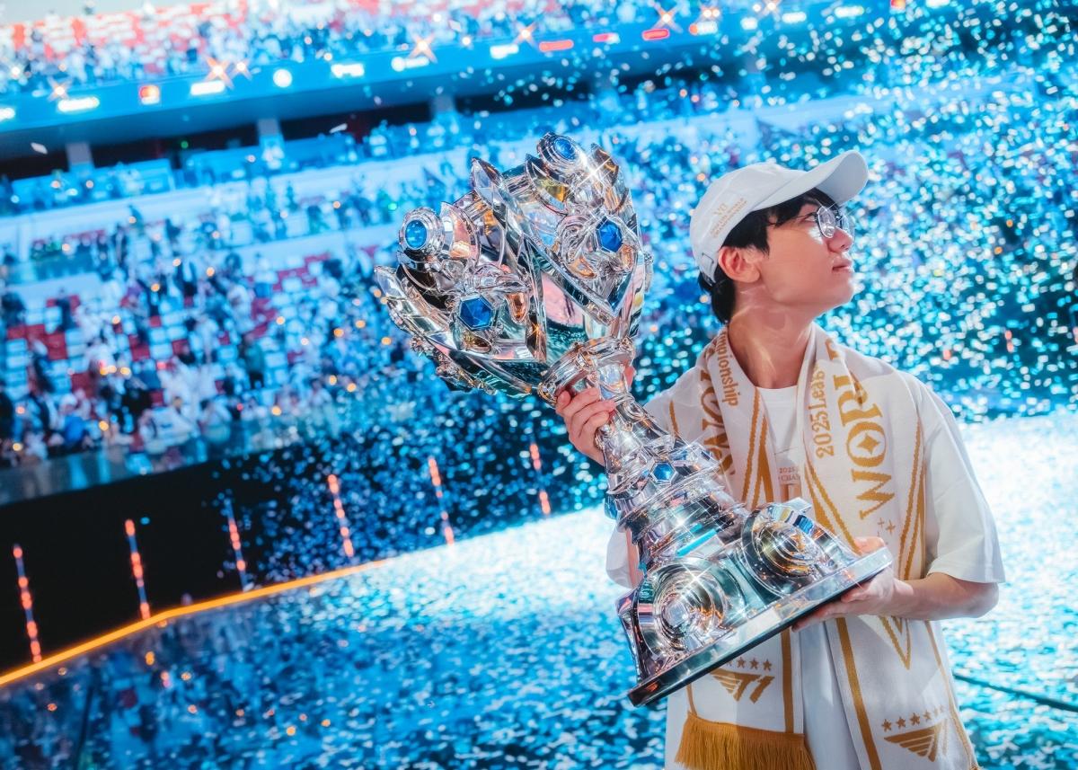 Doran tái ký T1, trở thành "liều thuốc an thần" cho fan hâm mộ